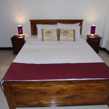 Jmf Hotel Negombo Exteriör bild