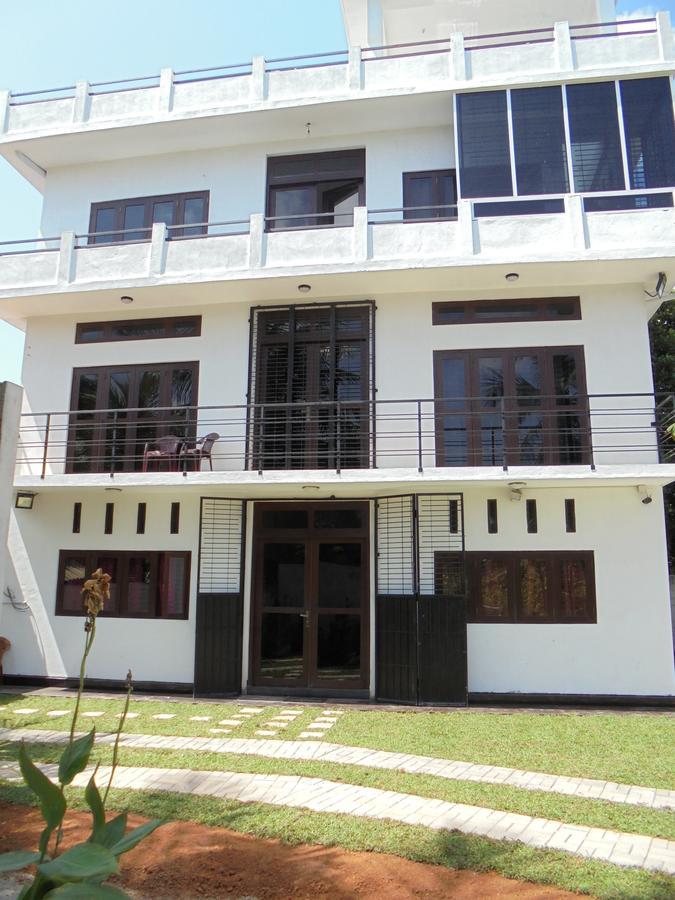 Jmf Hotel Negombo Exteriör bild