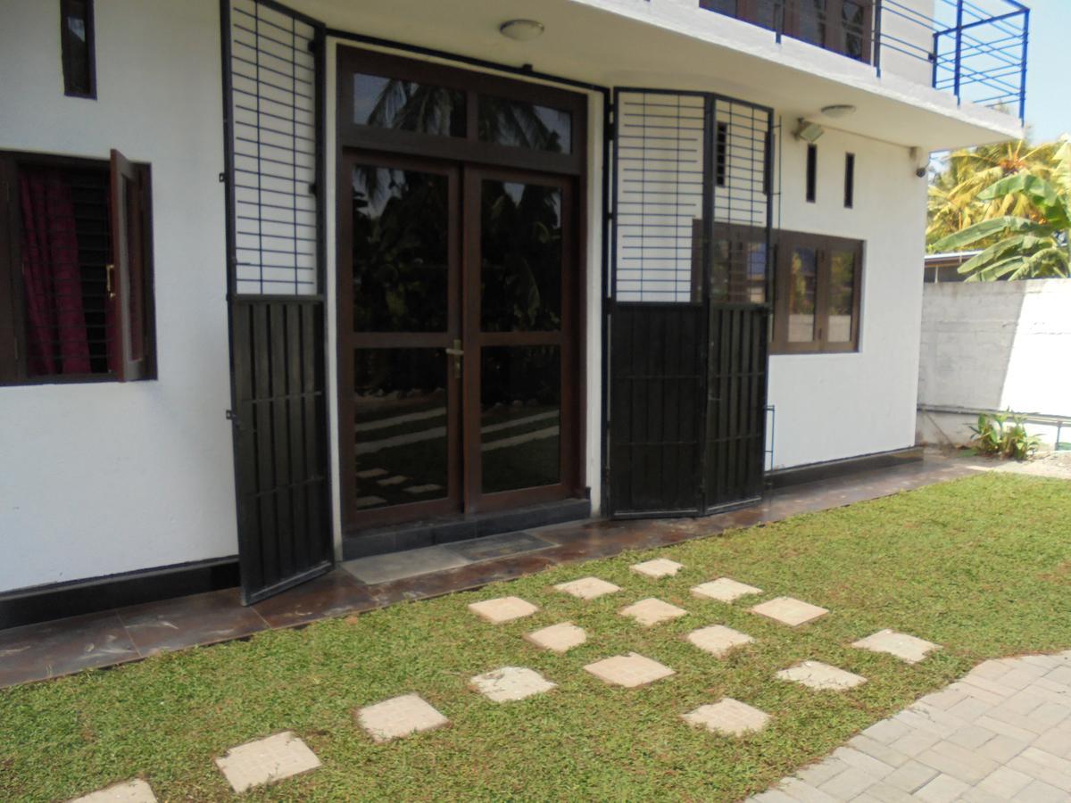Jmf Hotel Negombo Exteriör bild