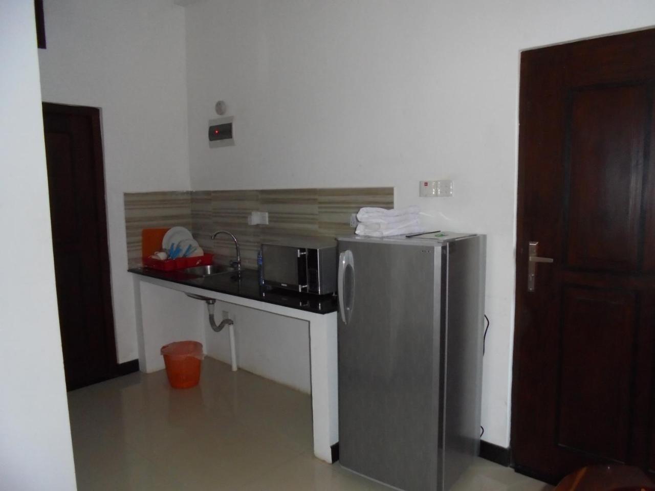 Jmf Hotel Negombo Exteriör bild