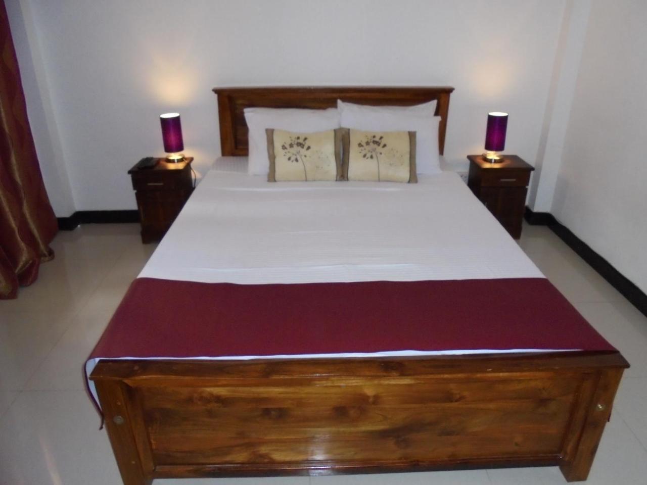 Jmf Hotel Negombo Exteriör bild