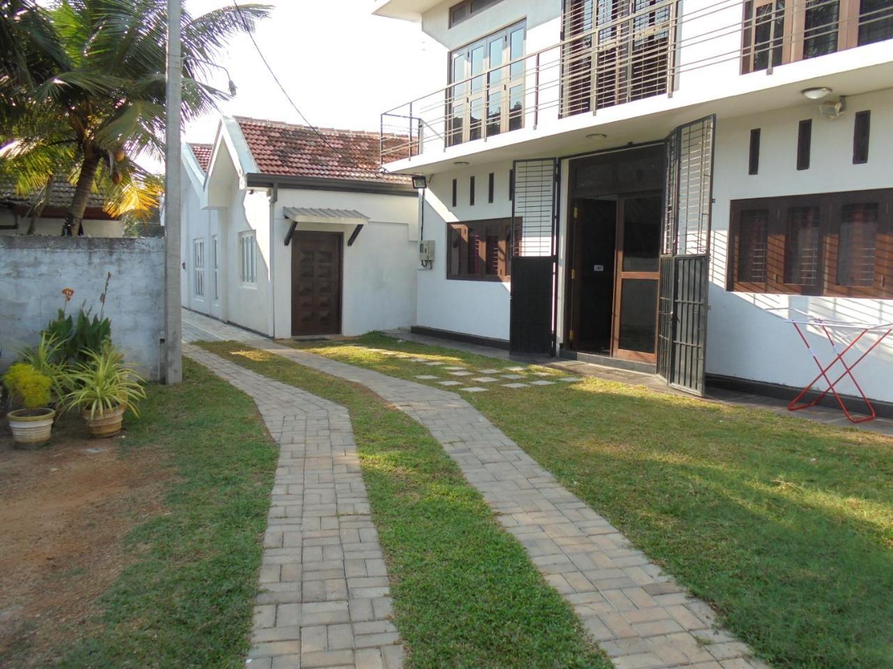 Jmf Hotel Negombo Exteriör bild