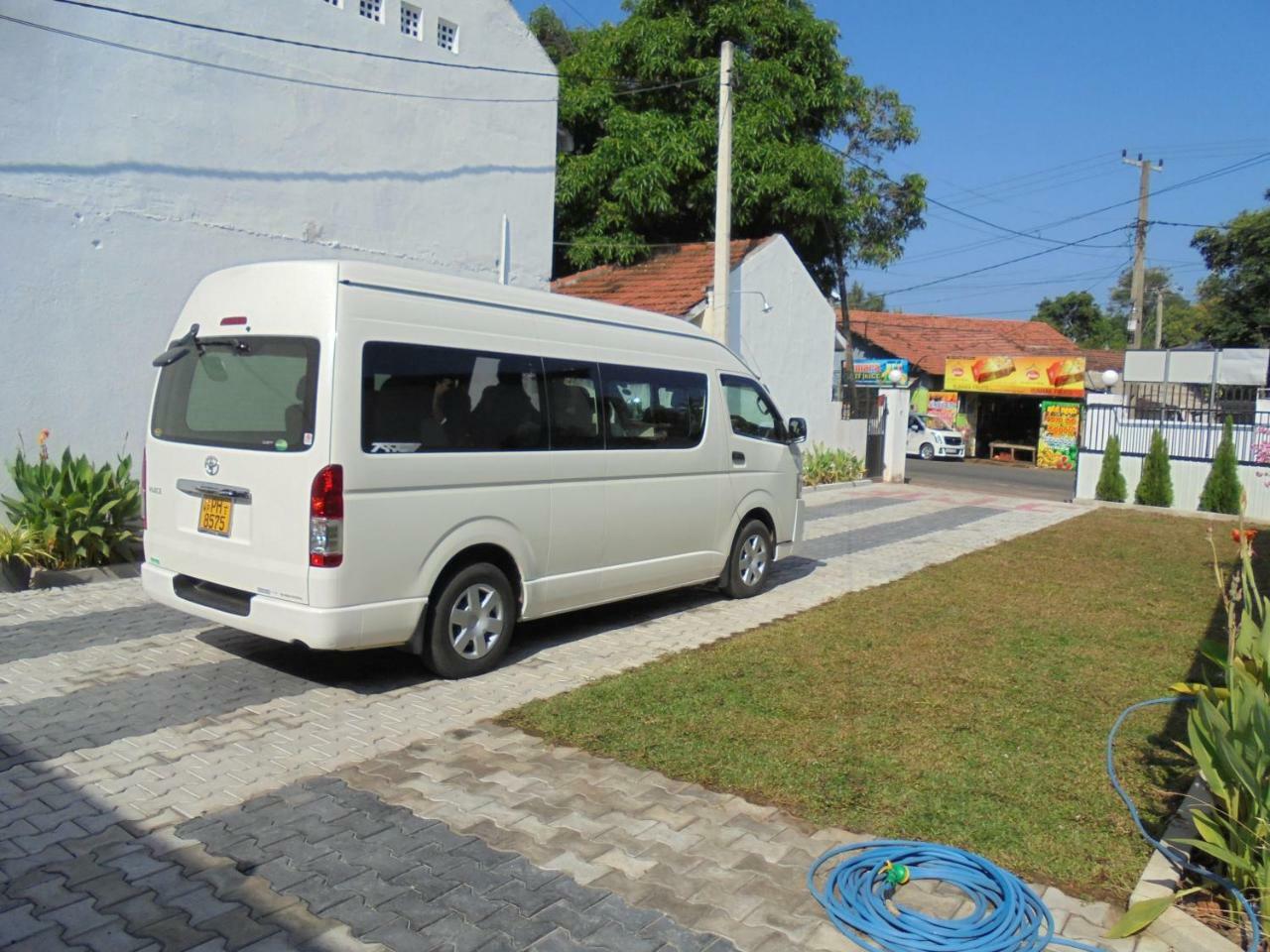 Jmf Hotel Negombo Exteriör bild
