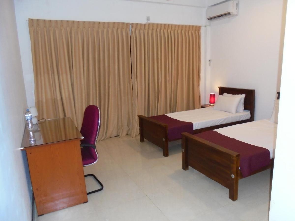 Jmf Hotel Negombo Exteriör bild