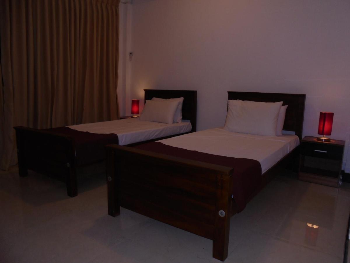 Jmf Hotel Negombo Exteriör bild