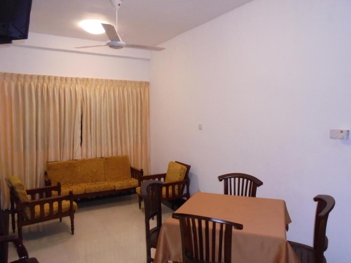 Jmf Hotel Negombo Exteriör bild